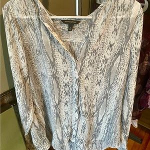 Banana Republic Gorgeous button up thin blouse